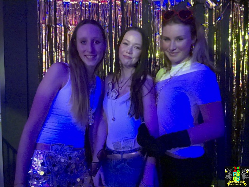 ../Images/Jeugd Opwarmbal Photobooth 075.jpg